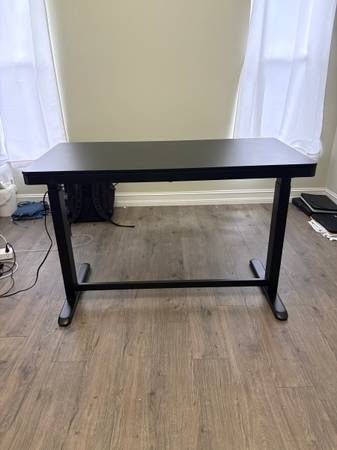 Adjustable desk 1