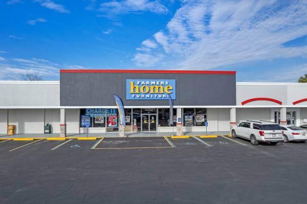 $9 BUSY SHOPPING CENTER! PRIME RETAIL AND OR OFFICE SPACE AVAIALBLE NOW! (TRI COUNTY - CHIEFLAND)63901320711171122