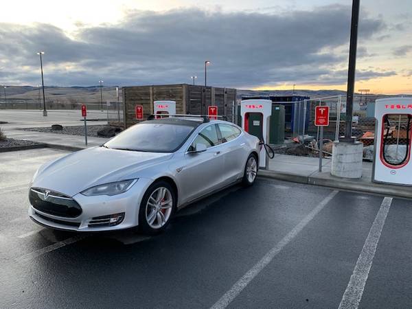2015 Tesla S....P85D. Loaded - $9,000 (port townsend wa 98368)63438334910467122