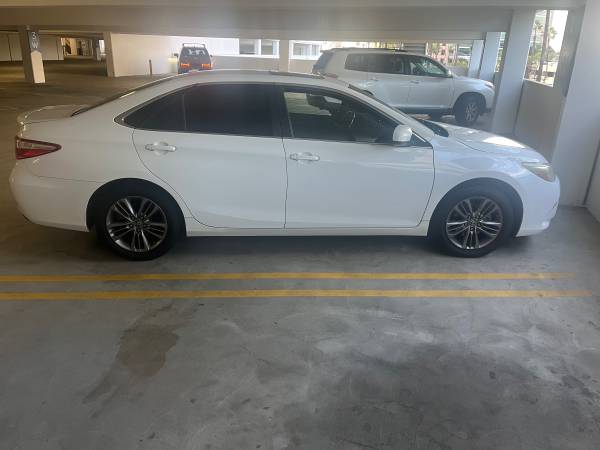 2016 Toyota Camry SE 1