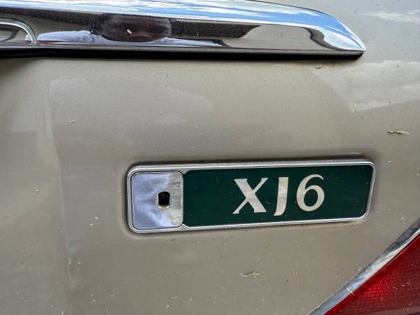 1995 Jaguar XJ6 - $2,50063620105796353124