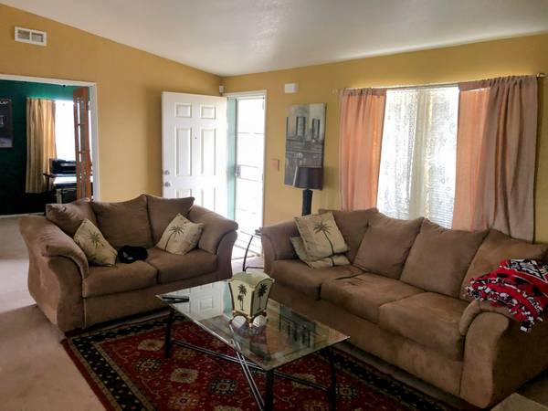 $88,000 / 3br - 1215ft2 - 3bd, 2ba 2 cocheras, Family Park- autobús escolar pasa frente al parque (Desert Hot Springs)63758459699329121
