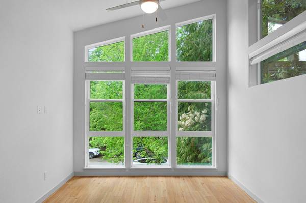 $2,500 / 2br - Urban Energy, Leafy Streets! Call For Stark Street Lofts 4-Plex! (SE Portland, Laurelhurst, Buckman)64039060437507123