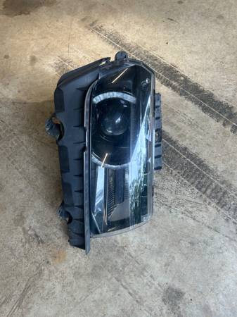 2014 CAMAR0 SS RIGHT FRONT HEADLIGHT OEM 1