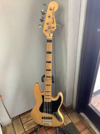 Squier 5 String Jazz Bass 20008404 1
