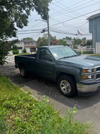 2014 chevrolet Silverado 2puertas 8ft cama sin óxido - $7,100 (Staten island)63618012724865121