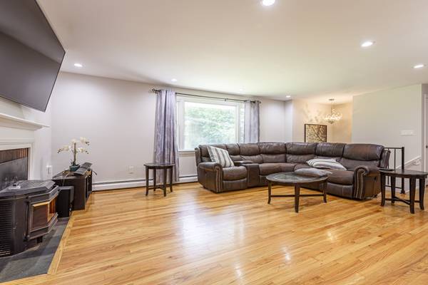 $425,000 / 3br - 1715ft2 - Windsor Raise Ranch move in ready- NEW PRICE (Windsor)63989073586819123