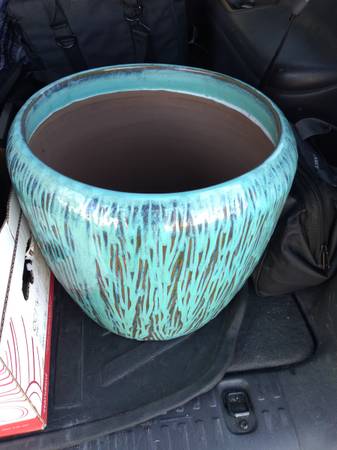 Beautiful large glazed ceramic pot 1