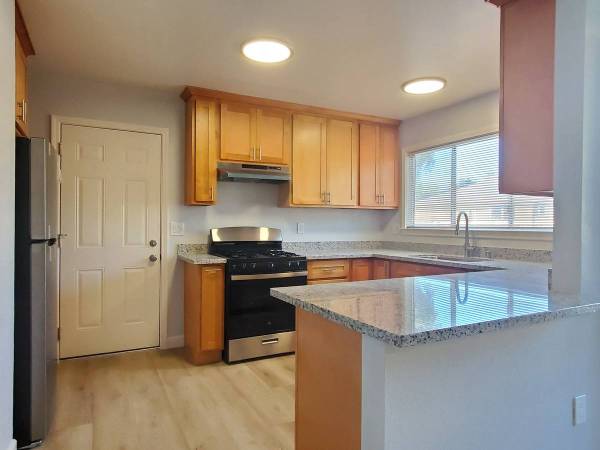 $1,700 / 2br - 1228ft2 - Welcome to your dream home at 120 College Terrace (los gatos)63850426057601120