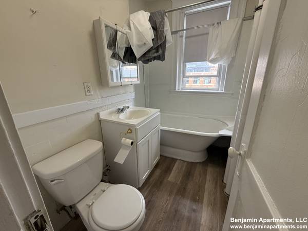 $2,175 ** NO FEE ** Fenway studio includes Heat HW. Flexible lease start date (Fenway)64213539039874124