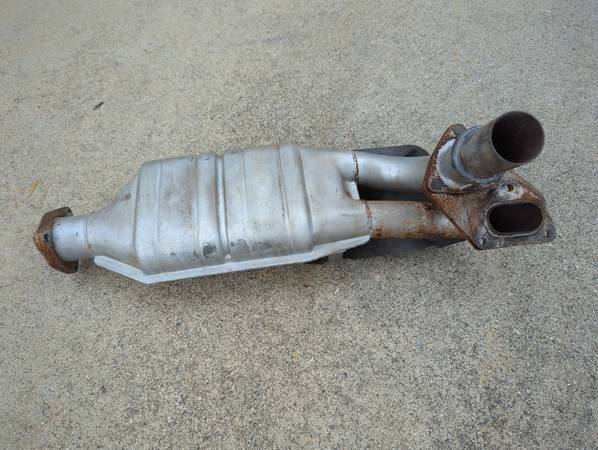 Genuine Porsche 911 cat converter 1