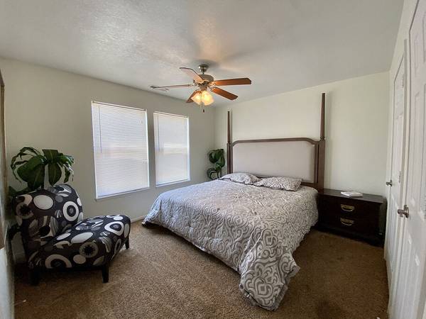 $915 / 2br - 987ft2 - Fall is almost here, Find your new home with us! (Junction City)63978413955586122
