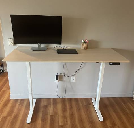 Desk -  Like New Adjustable Desk - $198 Retail 4.5 Stars 9,000 Reviews 1