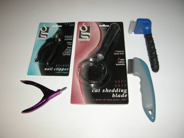 Cat Deshedder and Nail Cutting Tools - NEW 1