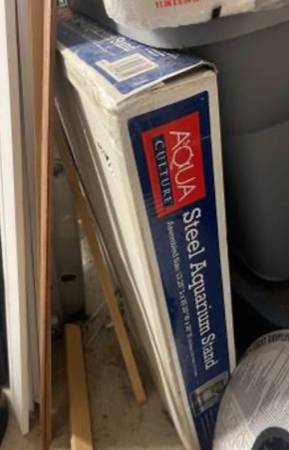 Boxed fish tank stand AND brand new fish tank hose 1