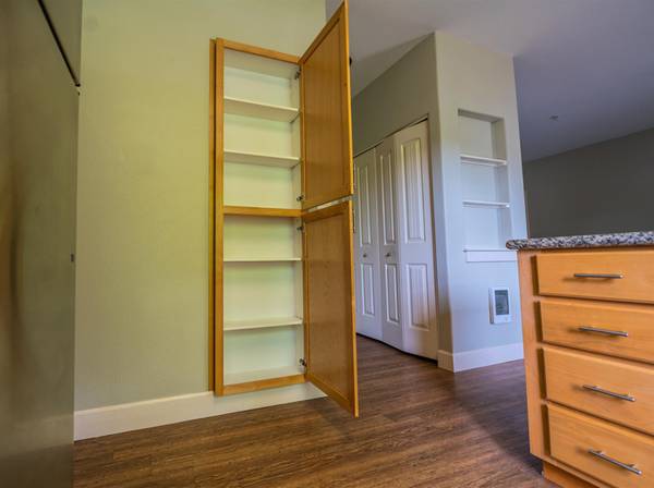 $1,495 / 1br - MUDARSE INMEDIATAMENTE.. ¡CONTÁCTENOS! ** En el corazón de Salem -- Techos de 9 pies (West Salem)63660461196547122