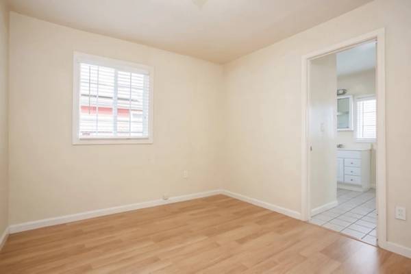 $1,350 / 2br - 1670ft2 - Pet-Friendly 2-Bedroom with Private Yard (San Pablo)63664186248707124