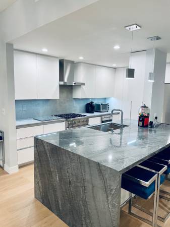 $2,500 / 2br - 1710ft2 - Short Term Roommate (Brentwood)63876485394819122