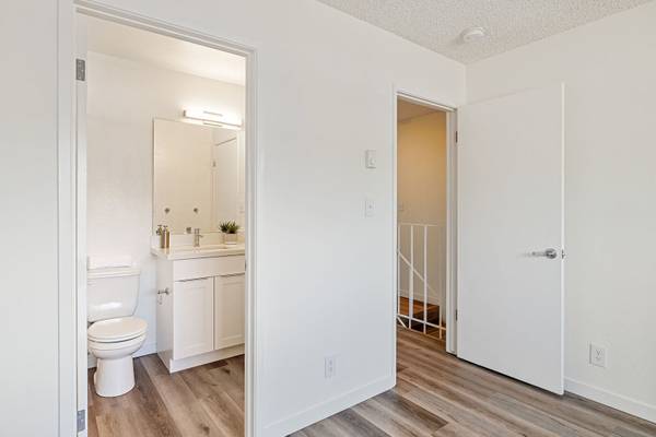$3,875 / 2br - 1040ft2 - Renovated 2BR Townhome Perfect for You and Your Pets! (campbell)63873333734275122