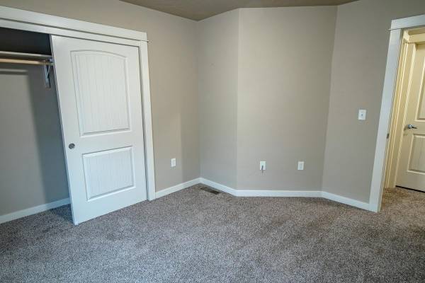 $1,825 / 2br - 960ft2 - Vaulted Ceilings & Dog Park Delight - Move-In Special! (Boise)63794970203011122