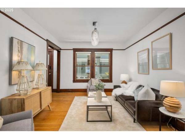 $1,100 / 1br - 763ft2 - Located in the sought-after Historic Alphabet District of NW Portland (Portland)63956647928579120