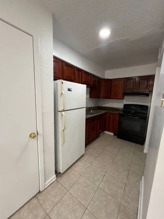 $1,100 / 2br - 1228 Angus Drive, "C" (Harvey)63903771634947122