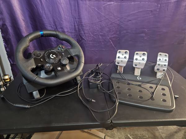 Logitech G923 Wheel and Pedals for Xbox/PC 1