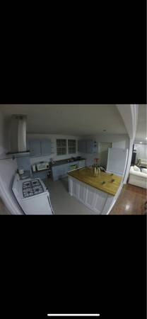 $1200.00 / 5br - Habitación amplia y acogedora en alquiler – Barrio seguro y tranquilo63857624526209123