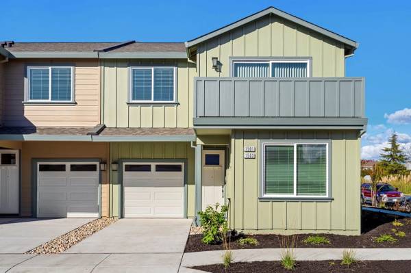 2 Bed / 2 bath New Remodeled Apartment 1