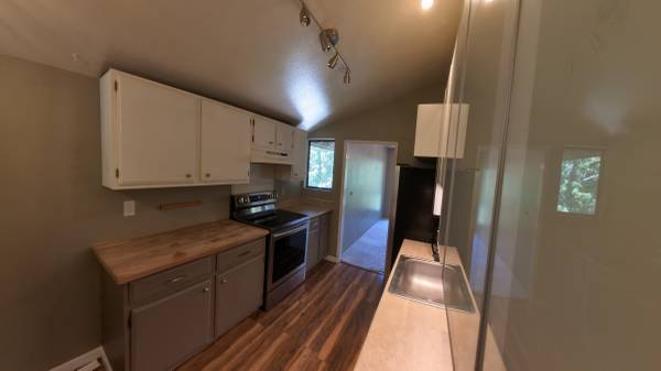 $2,140 / 2br - 1040ft2 - Top floor 2BR/2Bath in Quiet quadplex (Kenmore)63814789401219124