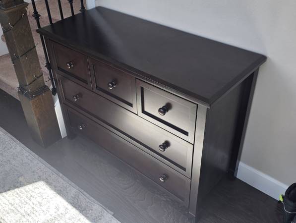 Dresser 1