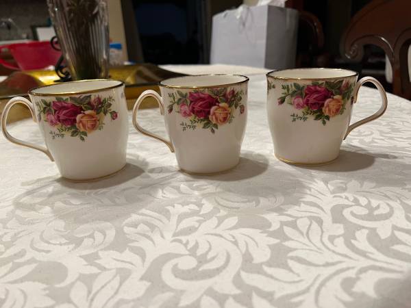 Royal Albert Old Country Roses Mugs 1