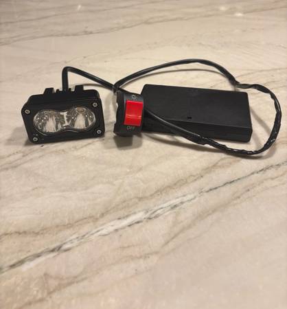 Baattery powered baja style light 1