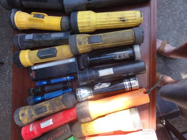 Gran lote de linternas vintage de kriptón Maglight + - $25 (FEDERAL WAY)63471420327041123