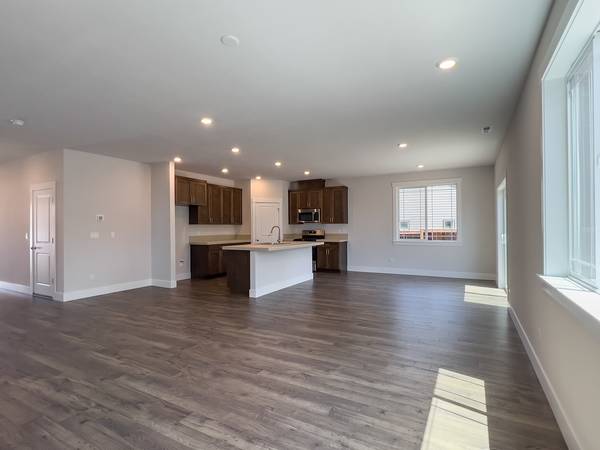 $3,195 / 4br - 2258ft2 - 4 bedroom 2.5 bath House in SW Beaverton! A/C & Washer & Dryer (Beaverton)63672600785409121