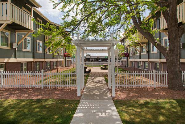 $875 / 1hab - 550ft2 - Servicio de Patrulla de Cortesía, Balcón, Ventana, Cocina (930 N. Murray Blvd.)63658246820993120