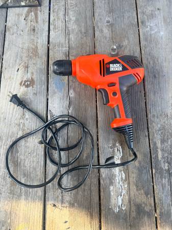 BLACK+DECKER 3/8” Corded Drill 1