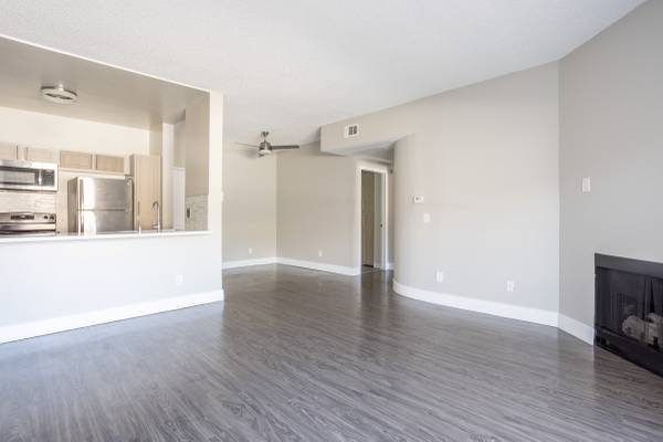 $2,903 / 2br - 950ft2 - 2 bedroom 2 bathroom in Burbank!! Over $2,000 in leasing specials! (Burbank)63953217373570121