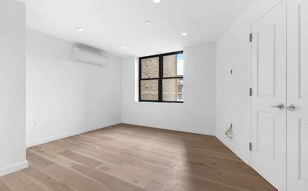 1BR in an elevator building, pets ok, balcony nr NW 30Ave 1