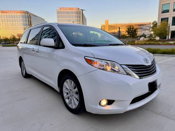 2011 TOYOTA SIENNA XLE AWD - $12.950 (Milbrae)63470898321539123