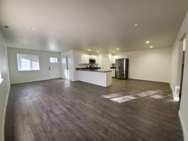 $1,750 / 2br - 1100ft2 - 1125 W Ivy Ave - Unit A (Moses Lake)63793059873153121