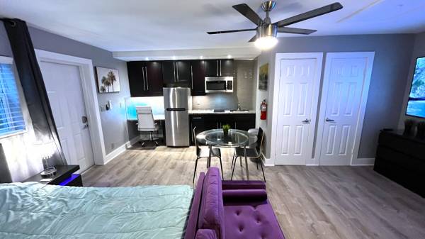 $1,199 / 350ft2 - Estudio moderno con cocina completa, amueblado completamente, servicios incluidos, disponible 1/10 (Daytona Beach)63791575490947122