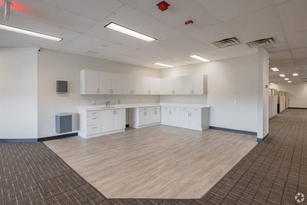 $13 / 1ft2 - Call Center User Wanted - Plug & Play Space - 18000 Nine Mile (Southfield)64018940121731124