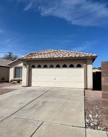 $1,800 / 3br - 1118ft2 - Located in the desirable Silver Creek Subdivision. Stunning 3BR/2BA! (Tucson)63675082387585120