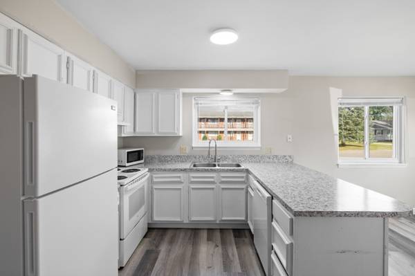$1650.00 / 2br - 1800ft2 - Welcome Home to The Seven at Frank N Dot Modern, Spacious Townhome in63620274139265124