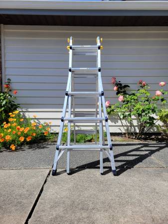 Mastercraft 21 ft. Aluminum Telescopic Ladder Grade 1A 300-lb 1