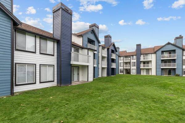 $1,925 / 2br - 878ft2 - Brand-New Clubhouse Coming April 2025! Move-In Ready Homes - Act Fast! (Lynnwood)63773355281027124