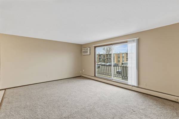 $1,025 / 1br - 750ft2 - 1 Dormitorio Disponible en Septiembre! -Llame Hoy-Wexford Commons (Minneapolis)63868700154625120