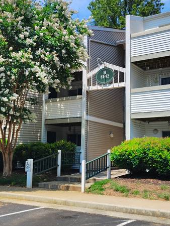 $1041.00 / 2br - 840ft2 - Modern 2 Bed, 1.5 Bath Unit in Lynchburg, VA - Available 09/16/2025 -63851968526595120
