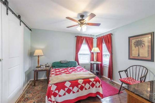 $1,228 / 1br - 612ft2 - has a nice sized bedroom (Dexter)63654671934979124
